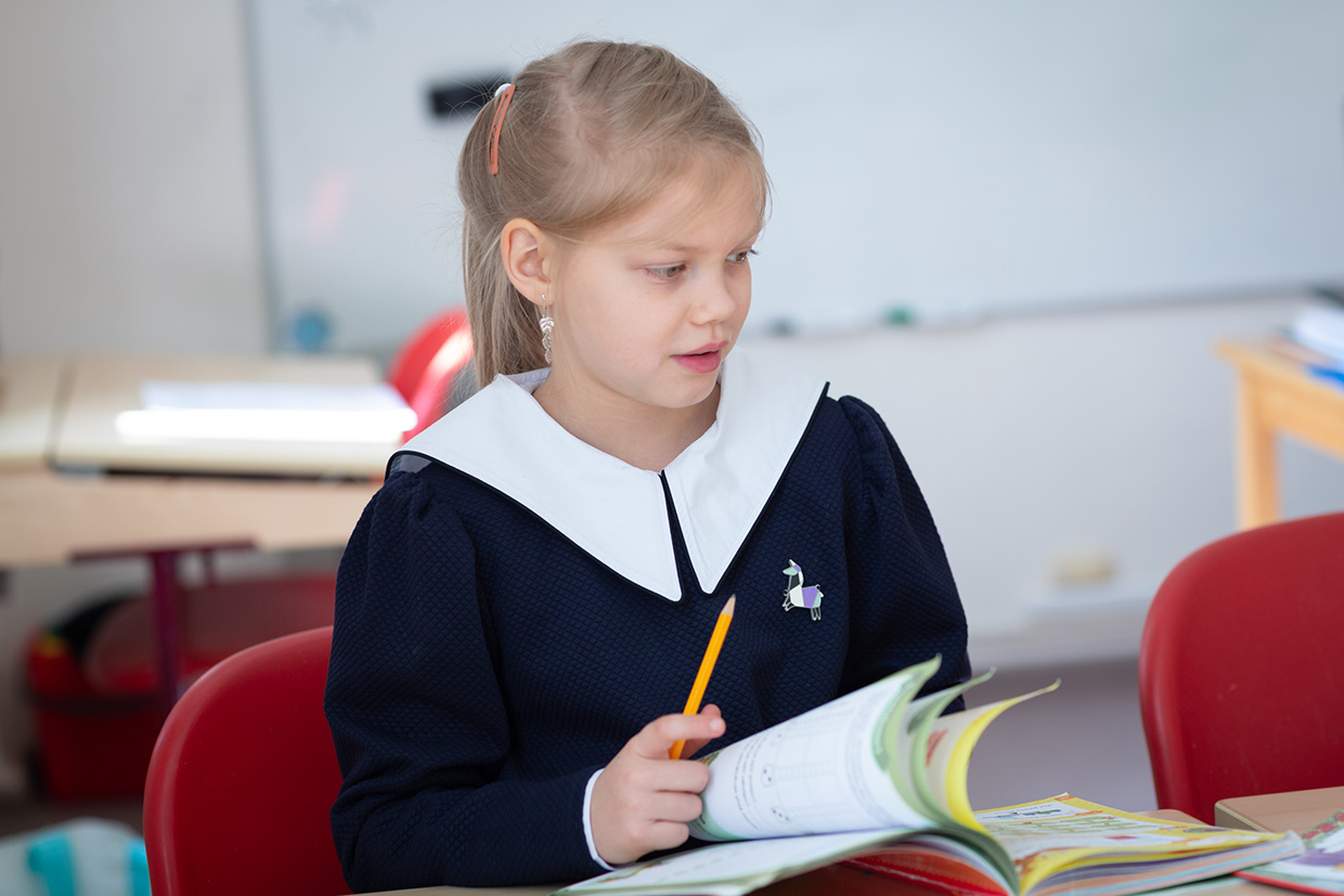 Moskovan_suomalainen_koulu_oppilas